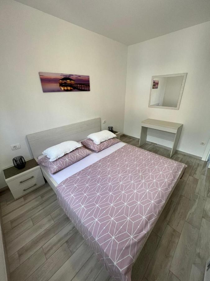 Apartments Villa Nova With Pool Makarska Buitenkant foto