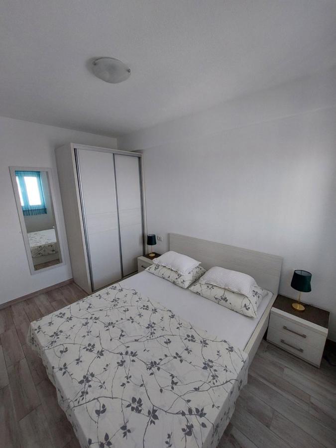 Apartments Villa Nova With Pool Makarska Buitenkant foto