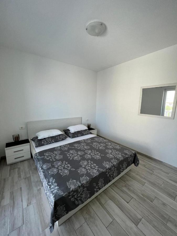 Apartments Villa Nova With Pool Makarska Buitenkant foto