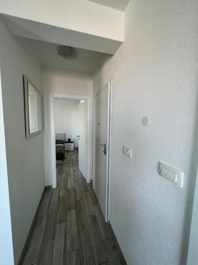 Apartments Villa Nova With Pool Makarska Buitenkant foto