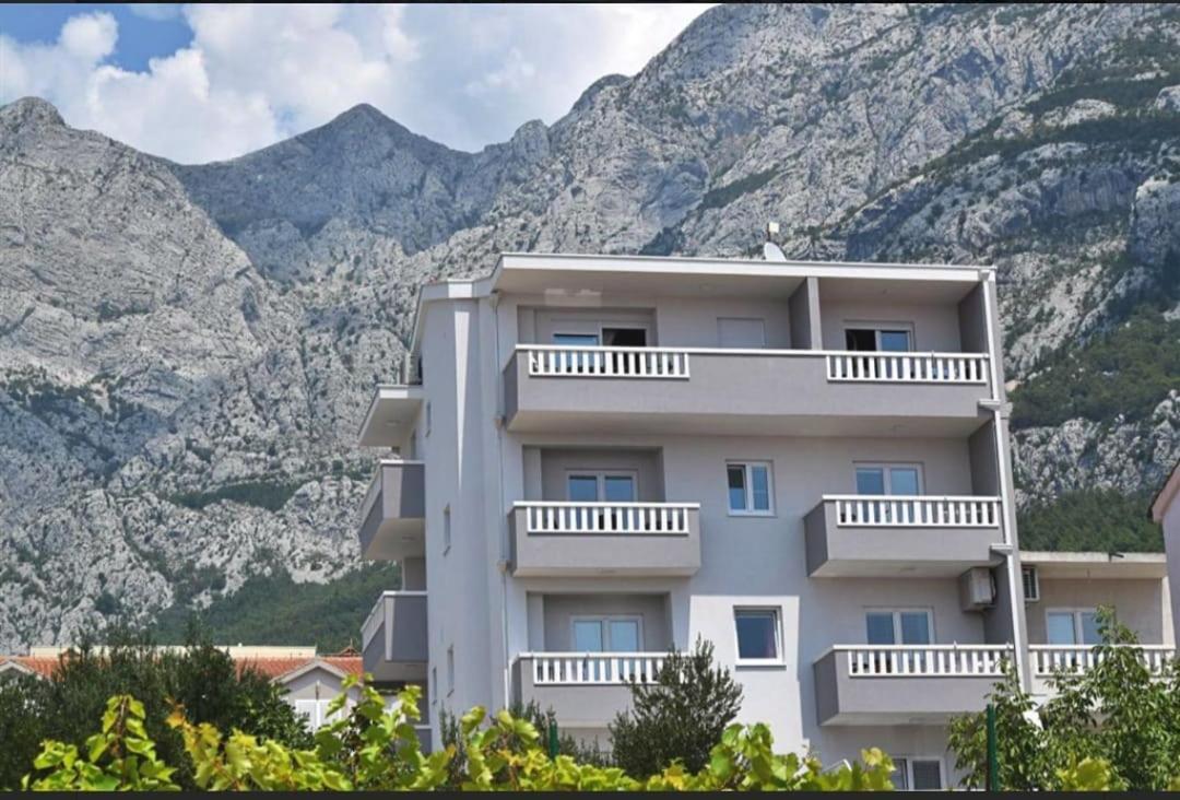Apartments Villa Nova With Pool Makarska Buitenkant foto